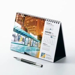 Calendrier chevalet A5 (21x15 cm) personnalisé - Logo intégré Giga