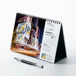 Calendrier chevalet A5 (21x15 cm) personnalisé - Logo intégré Visio